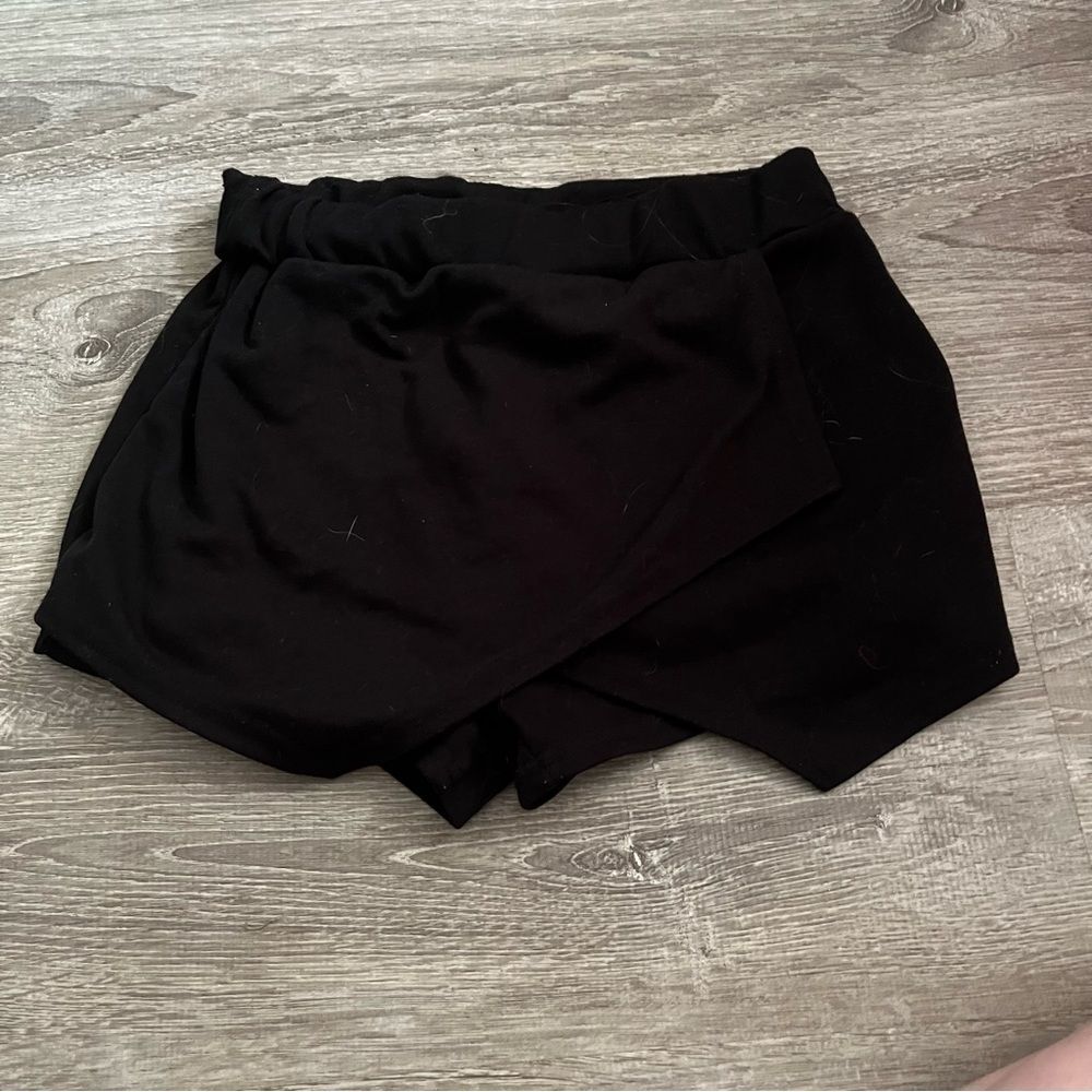 boohoo black short size 6